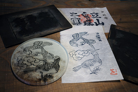 正月には川原さんが復刻した手刷り護符が雄山神社で販売される