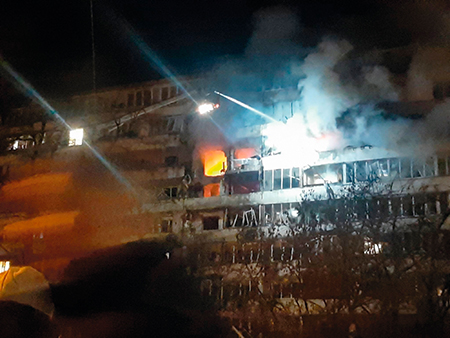 昨年11月、ウクライナの首都キーウの団地にドローンが激突、数人の命が奪われた。団地はスヴェトラーナの自宅の隣にある（スヴェトラーナ撮影）